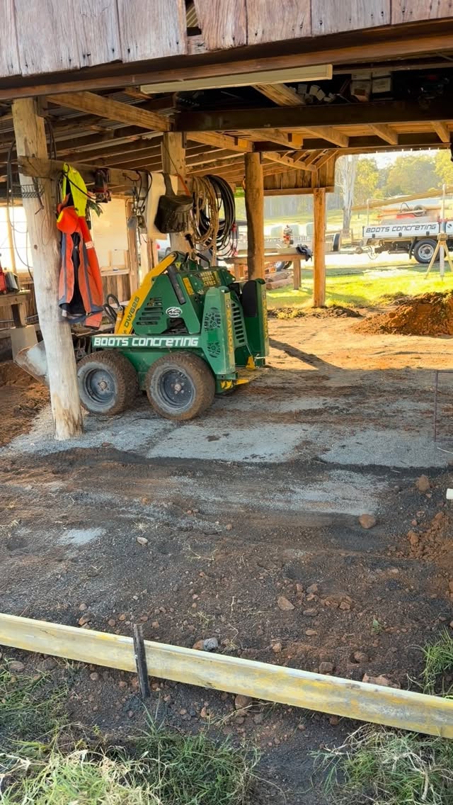 Movement at the Station. #myclarencevalley #concretelife #farmshed #oldshed #topshed