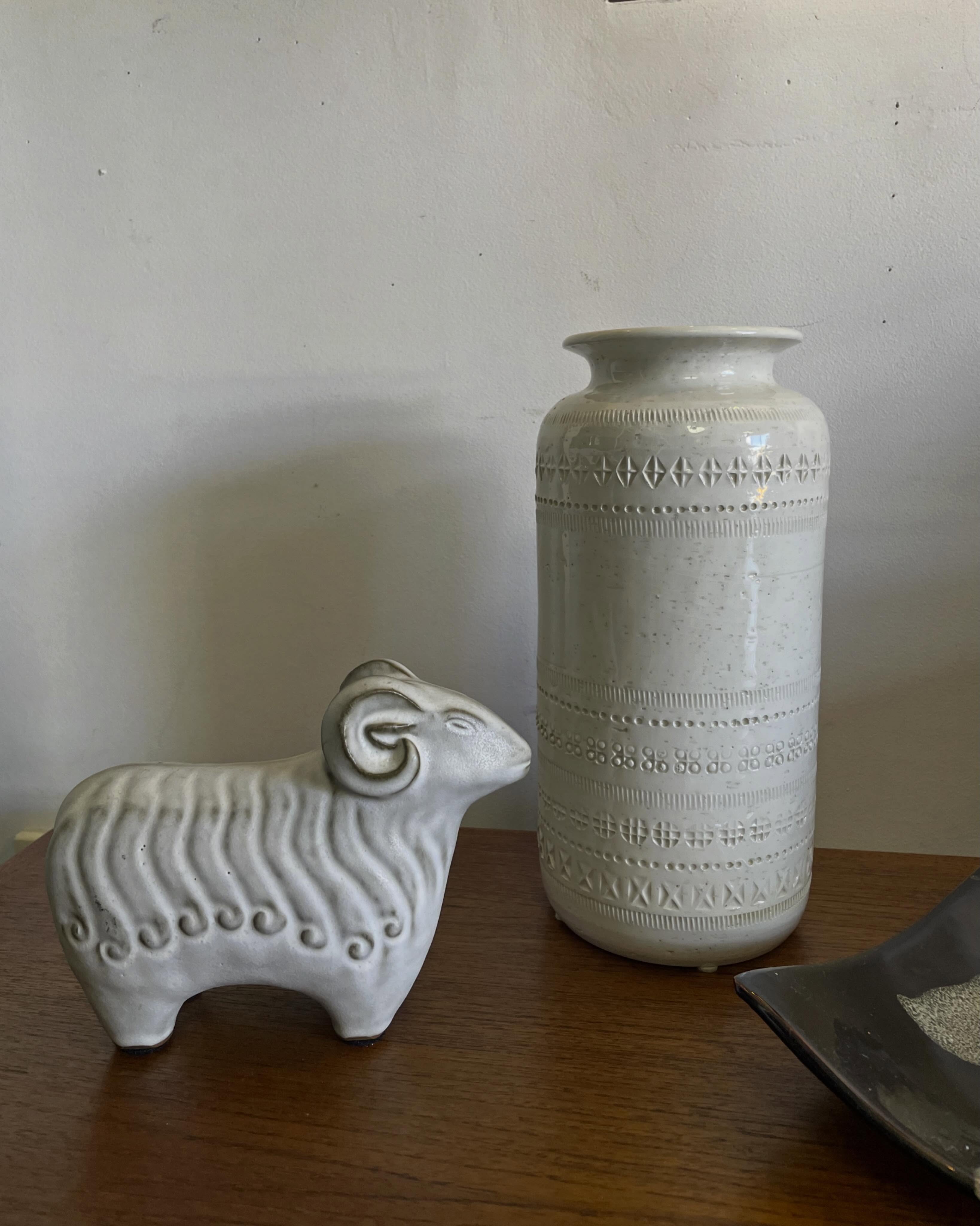 Vintage ceramics 🤍🖤🤍
White Bitossi 🇮🇹
Matt glaze Ram 🇯🇵