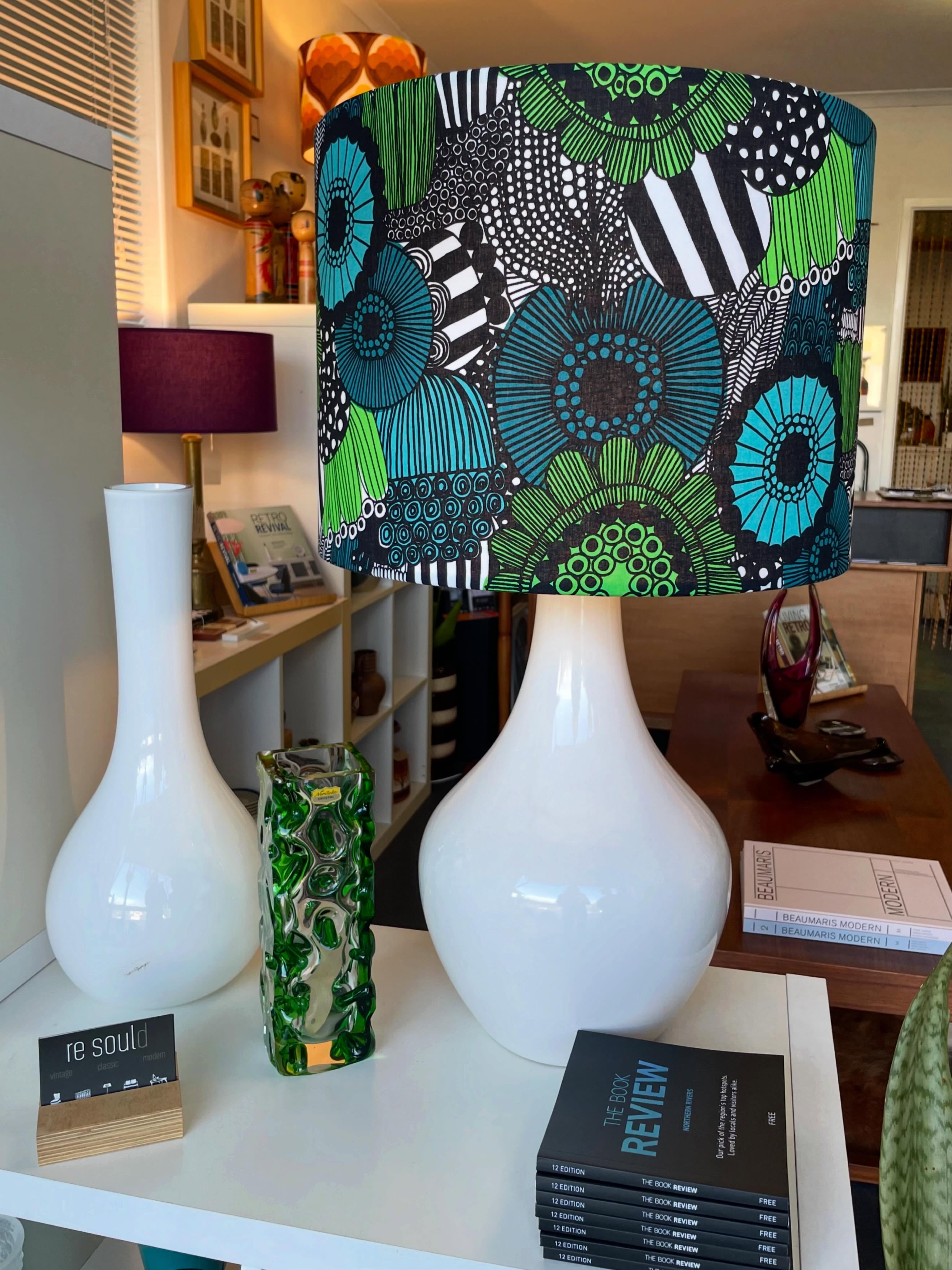 Brighten your rainy weekend with some fabulous Marimekko
🖤🤍💚
Handmade shade by resould, working with the ever popular Siirtolapuutarhu print by Maija Louekari, for Marimekko, in black, white, green, available separate from the base.
💙🤍🖤
Open all weekend
10.30-4.00
#marimekko #authenticfabric #brunswickheads #vintagelamp