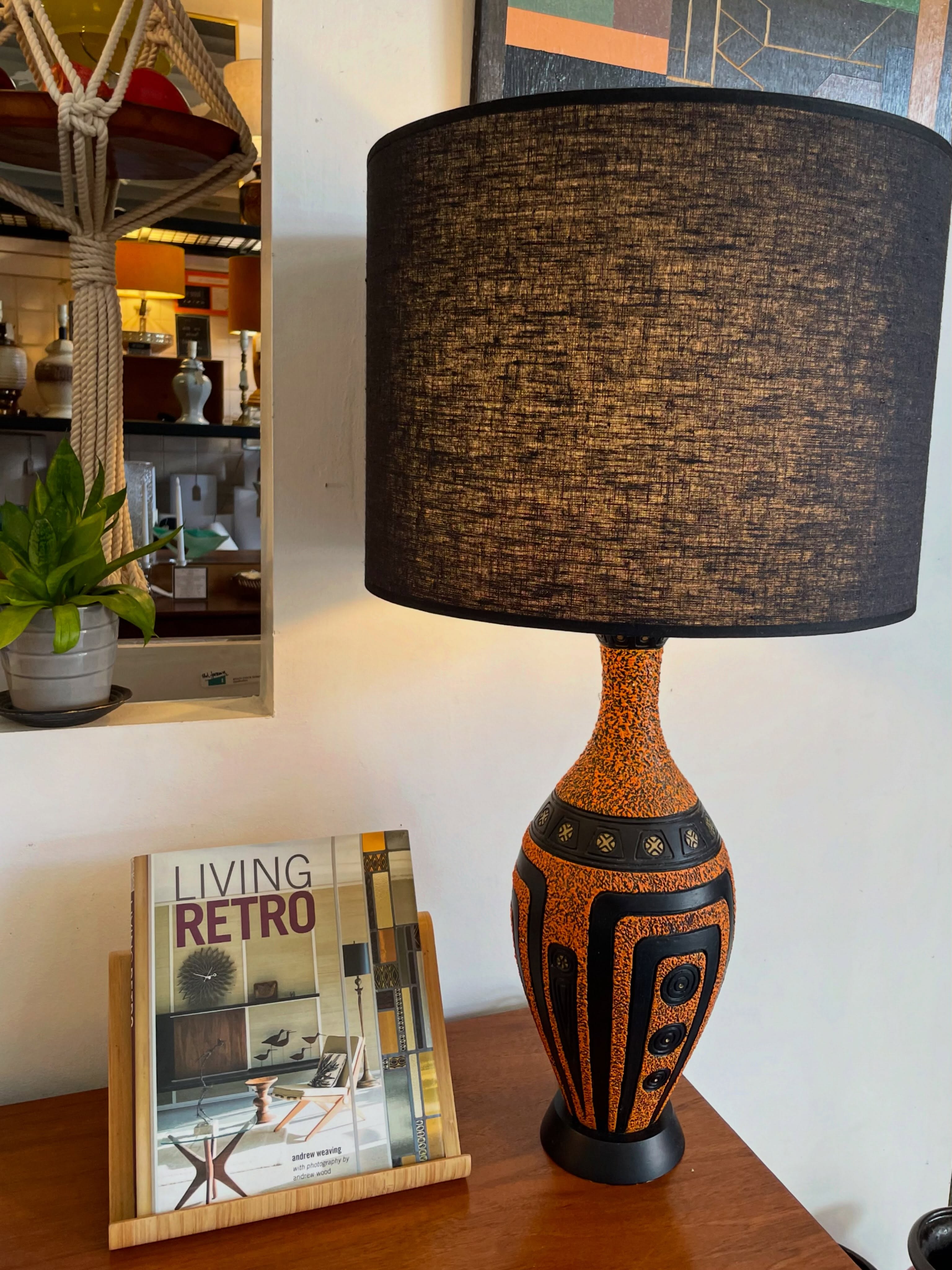 Living Retro
Living Vintage
Living Mid Century Modern 🖤
#resould #vintagelamp #brunswickheads